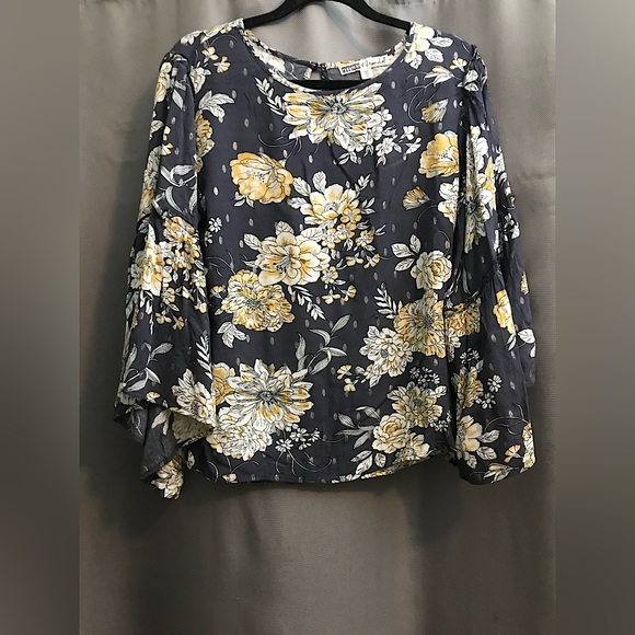 Gypsies and moondust long bell sleeve grey floral print loose top size small - Picture 1 of 4